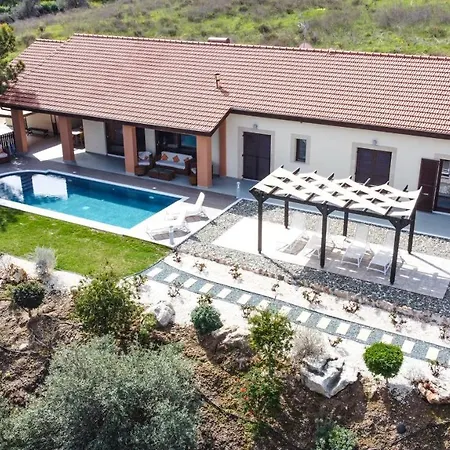 Pine And Olive Seahouse * Neo Chorio