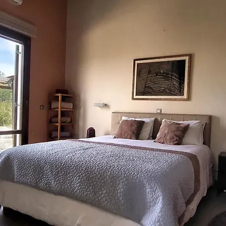 Pine And Olive Seahouse Villa *