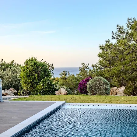 Pine And Olive Seahouse Villa *