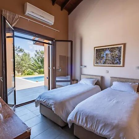 Pine And Olive Seahouse Villa *
