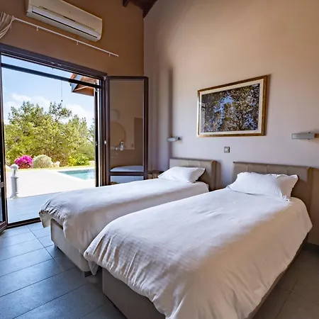 Pine And Olive Seahouse Villa *