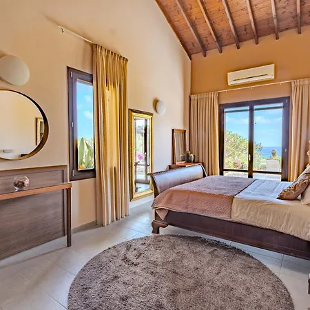 Pine And Olive Seahouse * Neo Chorio