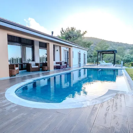 Pine And Olive Seahouse * Neo Chorio