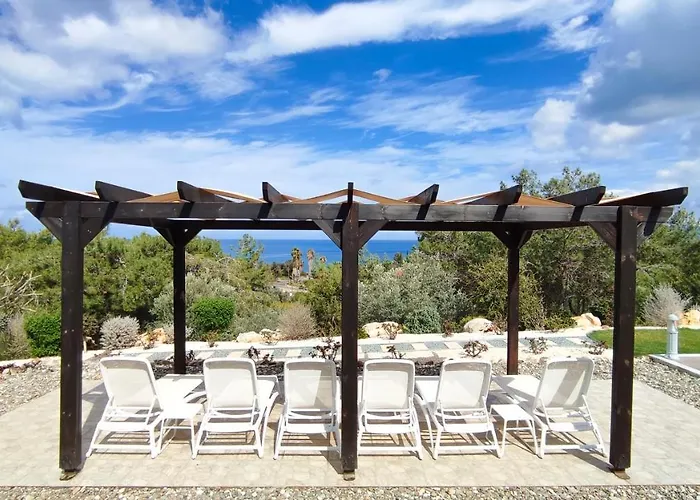 Pine And Olive Seahouse Villa