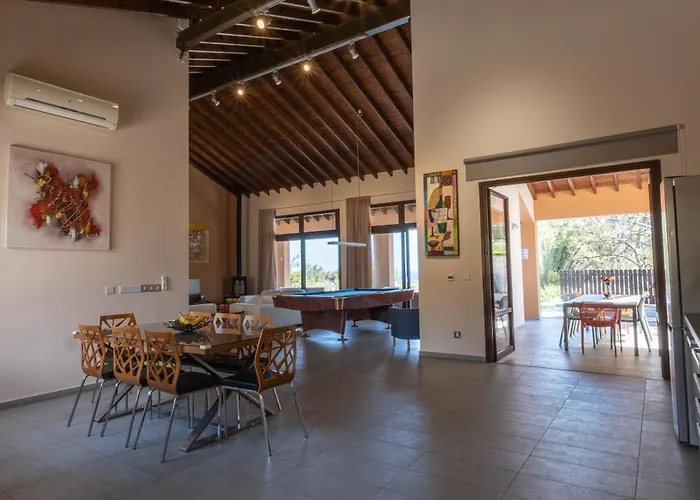 Pine And Olive Seahouse Neo Chorio