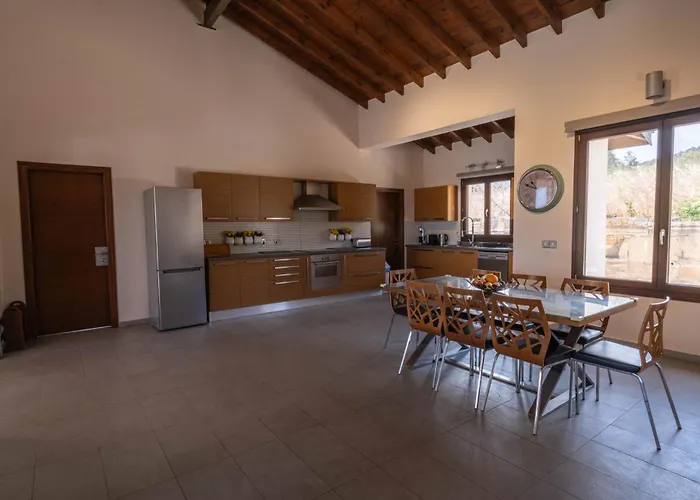 Pine And Olive Seahouse Villa