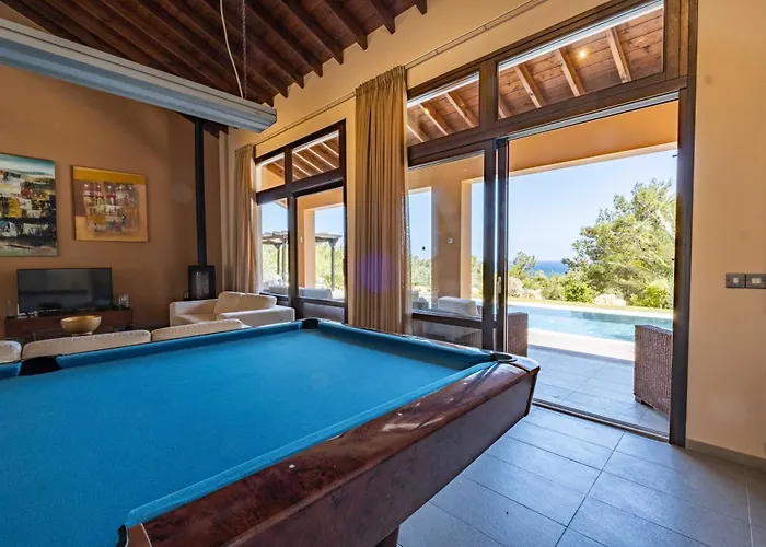 Pine And Olive Seahouse Villa