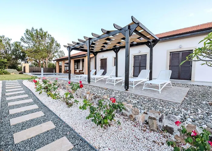 Pine And Olive Seahouse Villa