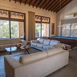 וילה Pine And Olive Seahouse נאו חוריו