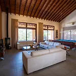 וילה Pine And Olive Seahouse