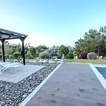 Pine And Olive Seahouse וילה