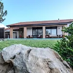 וילה Pine And Olive Seahouse *