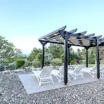 Pine And Olive Seahouse נאו חוריו