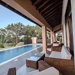 וילה Pine And Olive Seahouse נאו חוריו