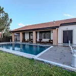 Pine And Olive Seahouse נאו חוריו