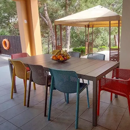 Willa Pine And Olive Seahouse