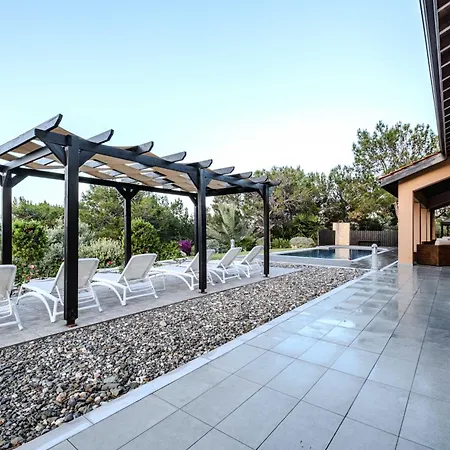 Pine And Olive Seahouse וילה נאו חוריו