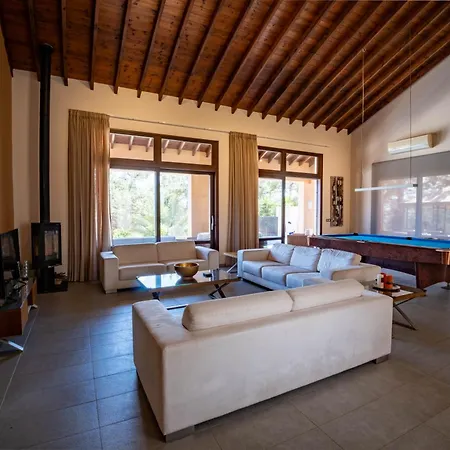 Willa Pine And Olive Seahouse