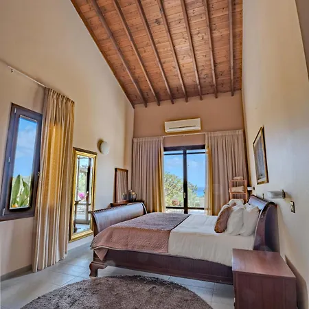 Pine And Olive Seahouse Willa Neo Chorio