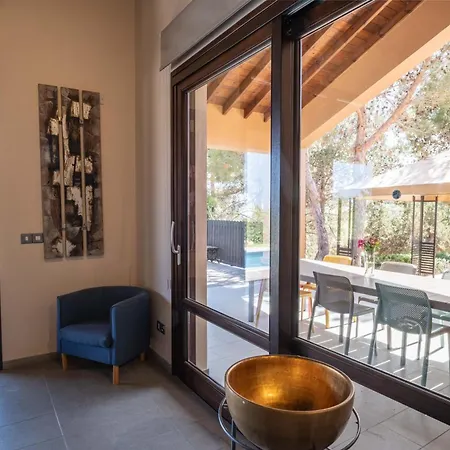 Pine And Olive Seahouse Villa