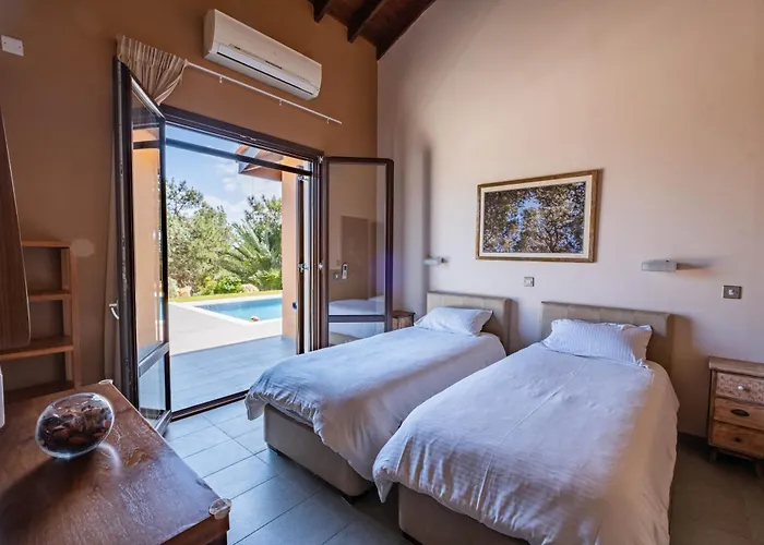 Pine And Olive Seahouse Villa *