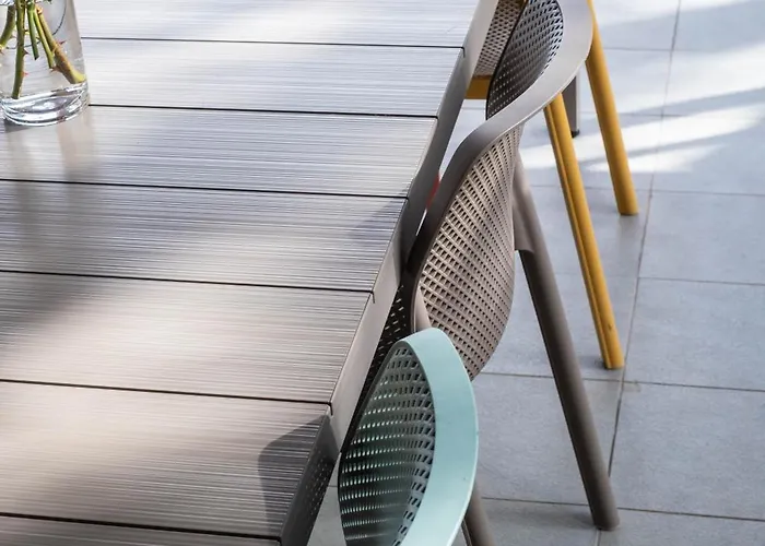 Pine And Olive Seahouse * Neo Chorio