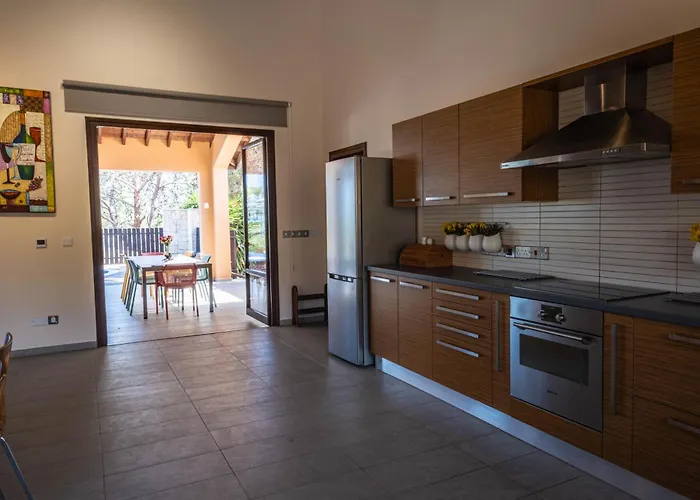 Pine And Olive Seahouse Villa *