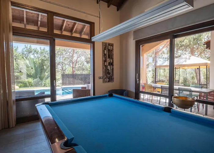 Pine And Olive Seahouse Villa