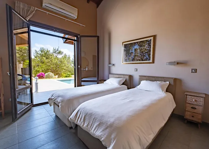 Pine And Olive Seahouse Villa *