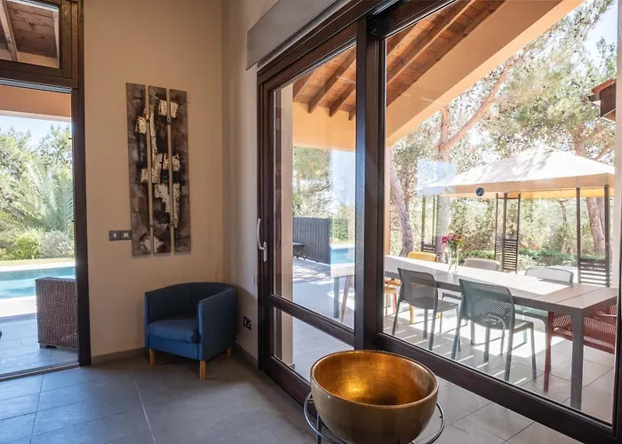 Pine And Olive Seahouse Vila