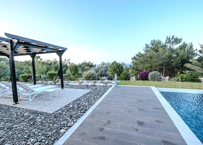 Pine And Olive Seahouse Vila