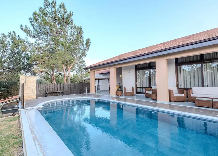 Pine And Olive Seahouse Villa