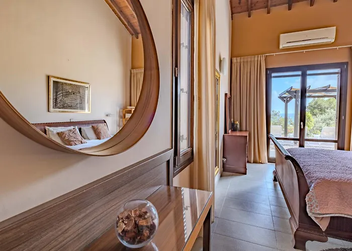 Pine And Olive Seahouse Villa *