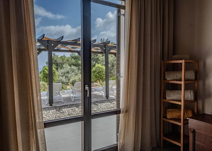 Pine And Olive Seahouse Villa